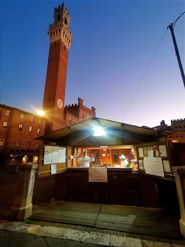 Oggi in Piazza del Campo tornano le frittelle di Mario Savelli